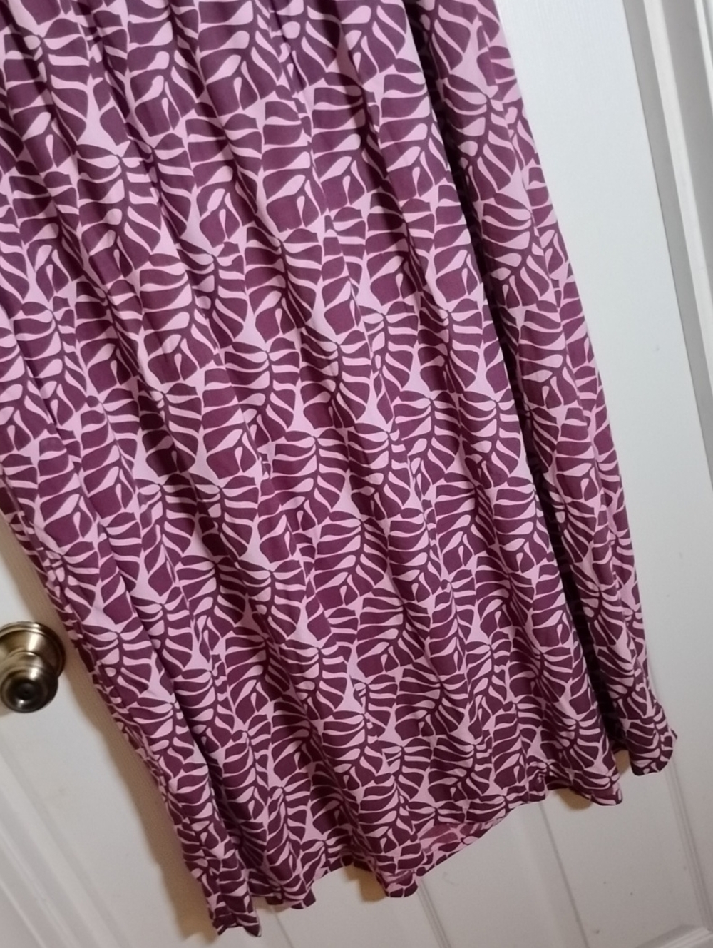 Hawaiian Leaf-Print Relaxed Maxi Dress in Mauve and Dusty Rose Blue Ginger - Picture 4 of 14